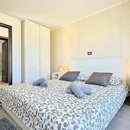 Aurora Villa *