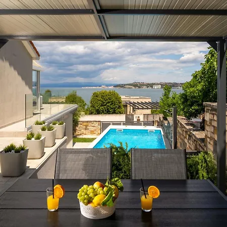 Aurora Villa