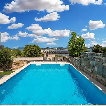 Aurora Villa